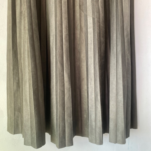 Zara XL Pleated Faux Suede Skirt - Picture 3 of 14